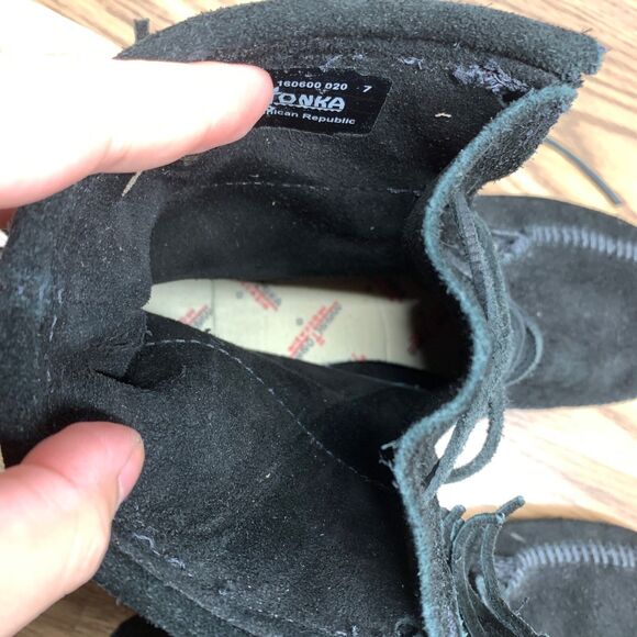 Minnetonka Women's 9  Moccasin Boot Double Fringe Lace-up Suede Tramper BoHo - Picture 10 of 11